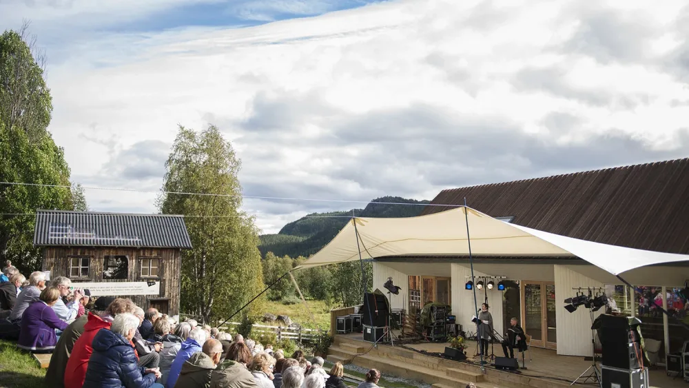 Bilde fra utstilling på Leveld Kunstnartun i Ål